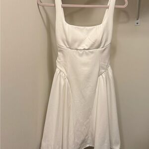 Elegant White Sleeveless Dress